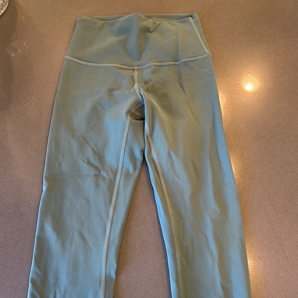 Lululemon Wunder Train High Rise Crop 23" length size 4